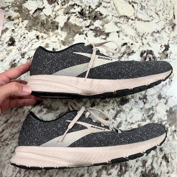 Brooks Launch 7 Running Shoe in Pale Pink and Dark Gray, Size 9.5 - Picture 4 of 9